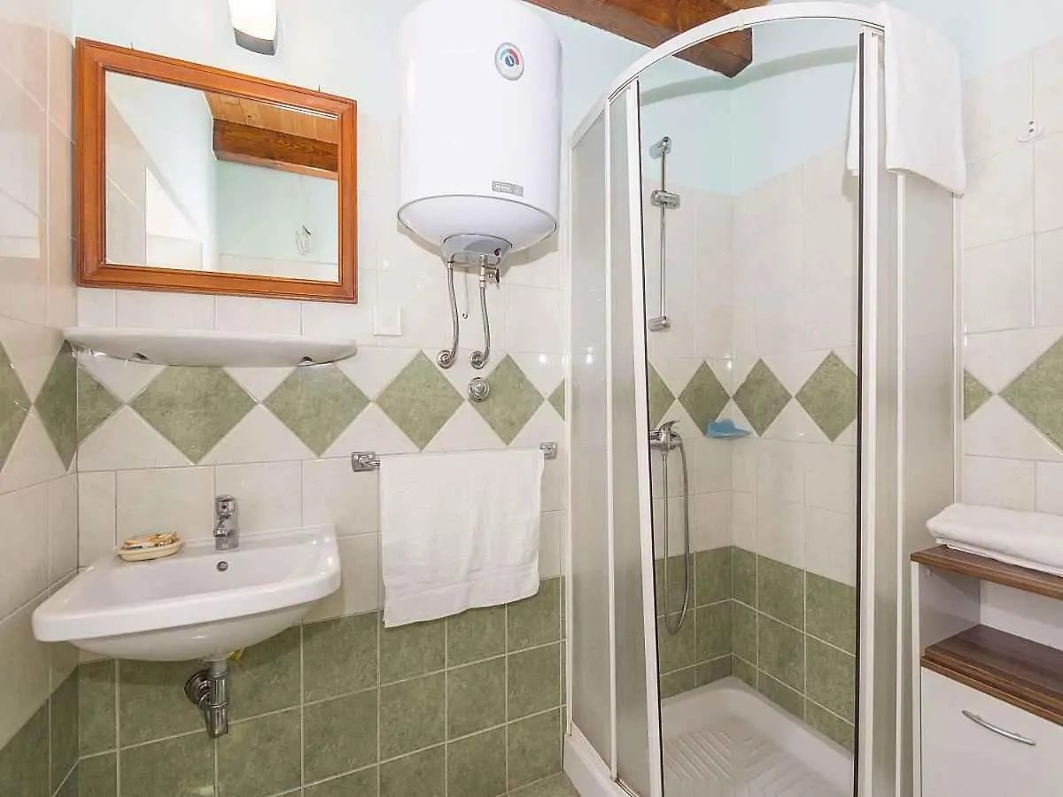 Holiday Home In Mali Turini 36021